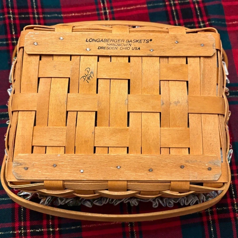 Longaberger Basket Handwoven Dresden Ohio USA Floral Liner Handles 1997 2 Colors